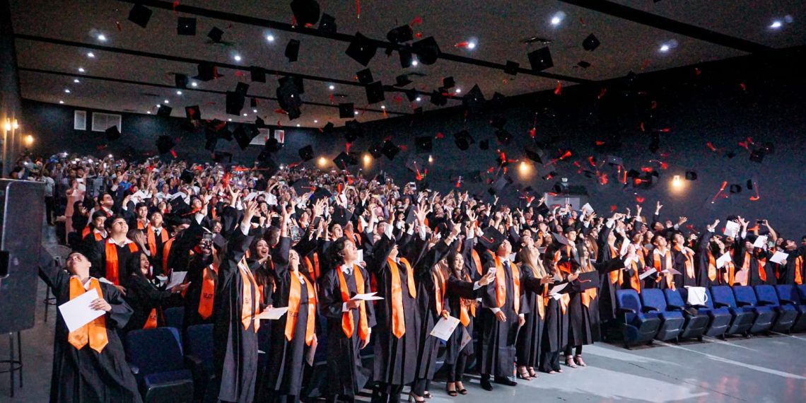 Graduantes de Cobach consolidan prestigio educativo de Sonora