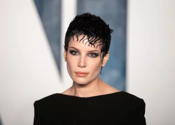 Halsey revela que tiene leucemia y lupus