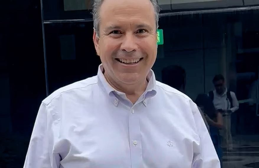 Busca Toño Astiazarán en China opciones de transporte eléctrico gratuito para estudiantes de educación superior