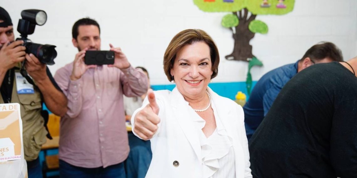 María Dolores Del Río emite su voto