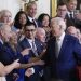Medio millón de migrantes podrían naturalizarse estadounidenses según plan de Biden