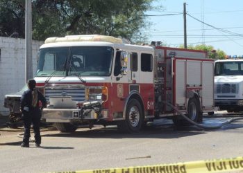 Policía rescata a mujer de las llamas en la colonia Valle Verde