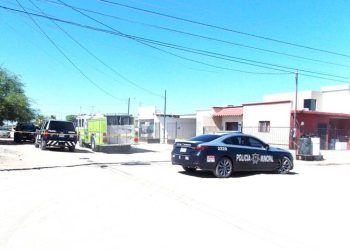 Bomberos localizan sin vida una mujer en casa incendiada