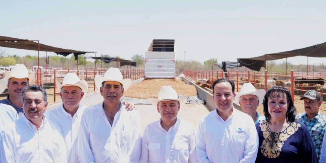 Entrega Gobernador Durazo tractocamión en beneficio de ganaderos del sur de Sonora