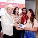 Beneficia Gobernador Durazo a navojoenses con entrega de becas y acciones de salud