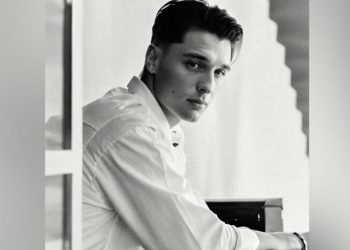 Peso Pluma sorprende con nuevo corte de cabello