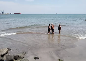 Por bacterias no son aptas para bañistas 18 playas del país: Cofepris