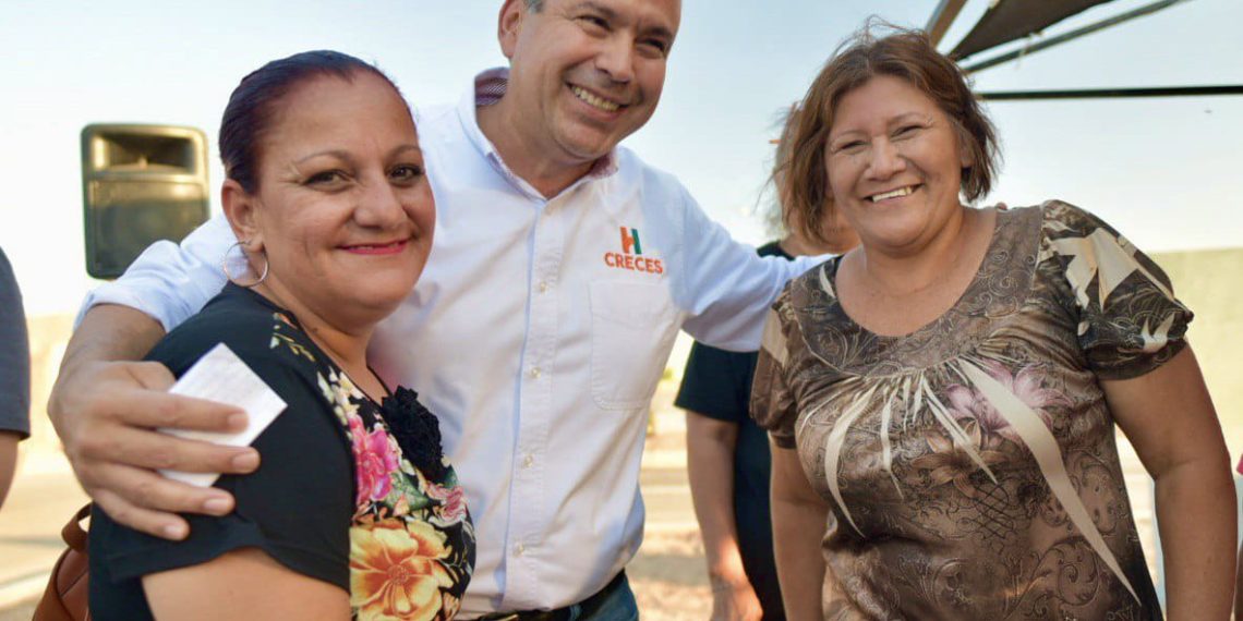 Entrega Toño Astiazarán tercera etapa de pavimentación de bulevar Las Quintas