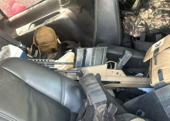 Aseguran autoridades armas, vehículos, explosivos artesanales y otros indicios en Pitiquito