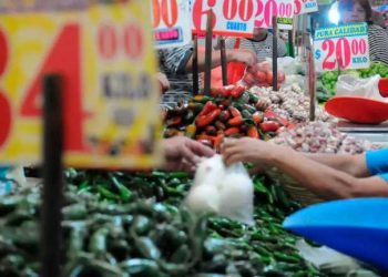 Inflación ‘pisa el acelerador’: Llega a 4.98% en junio por alza en frutas y verduras