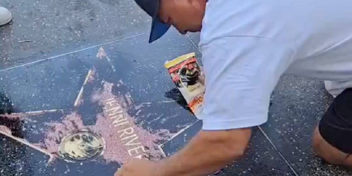 Vandalizan la estrella de Jenni Rivera en el Paseo de la Fama de Hollywood