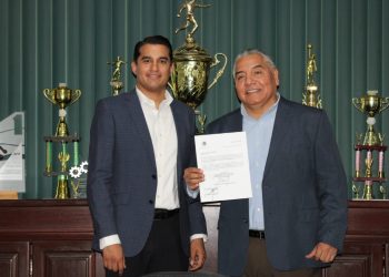 Toma protesta secretario Froylán Gámez a rector de la UTHermosillo