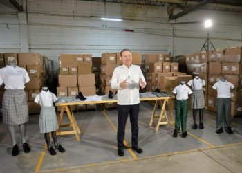 Destina Gobernador Durazo presupuesto más grande para uniformes escolares en Sonora