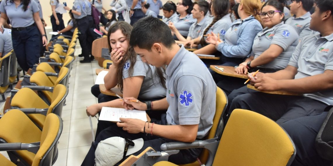 Alumnado de la UTHermosillo se capacita con la Cruz Roja Mexicana