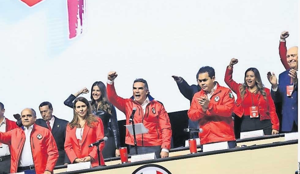 PRI avala reelección y aclama a ‘Alito’ como su líder