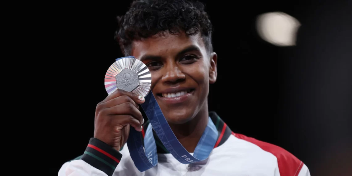 Prisca Awiti Alcaraz se cuelga la medalla de plata en Judo