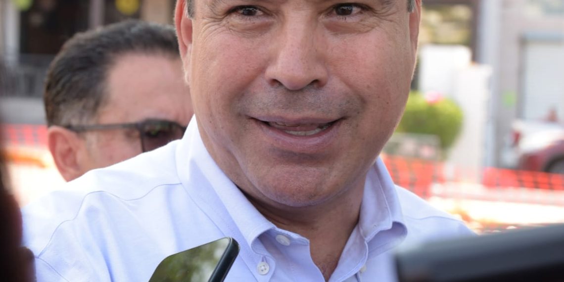 Anuncia Toño Astiazarán construcción de andador peatonal en Bahía de Kino