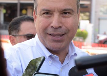 Anuncia Toño Astiazarán construcción de andador peatonal en Bahía de Kino