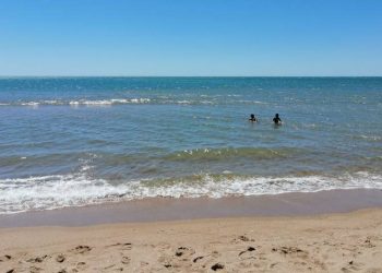 Joven muere ahogado en Bahía de Kino; un amigo intentó salvarlo