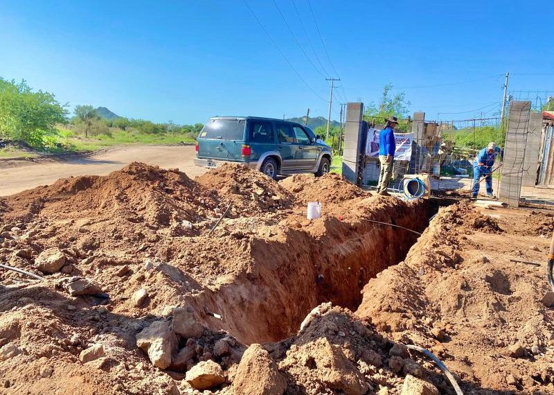 Avanza Gobierno del Estado en trabajos de red de agua potable en la colonia Tres Reinas