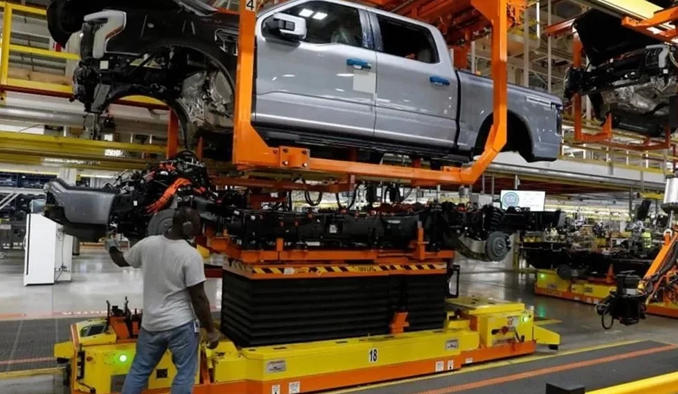 Desacelera industria por bajo PIB.- Ford