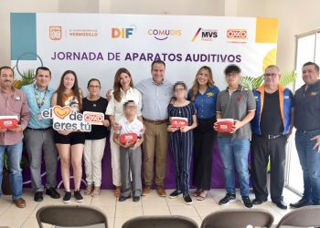 Gobierno Municipal y empresas privadas ayudan a personas con discapacidad auditiva