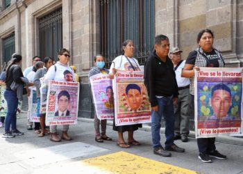 Ponen fin padres de los 43 de Ayotzinapa reuniones con AMLO tras ‘fracaso’ de resultados