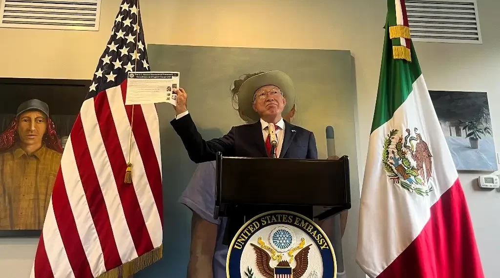 “Contra su voluntad”, ‘Mayo’ Zambada fue trasladado a EU: Ken Salazar