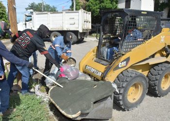 Familias del Norte y Sur de Hermosillo participan en jornadas de descacharre