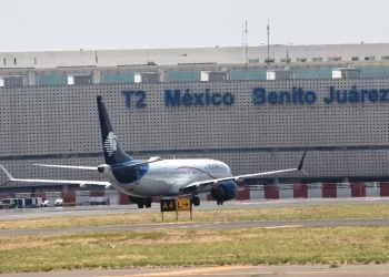 Firman acuerdo para que Semar asuma control de aeropuertos