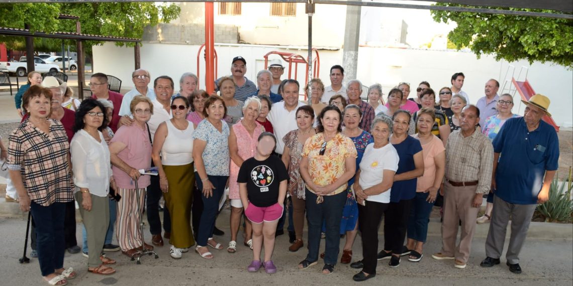 Entrega Toño Astiazarán rehabilitación de parque Eusebio Kino