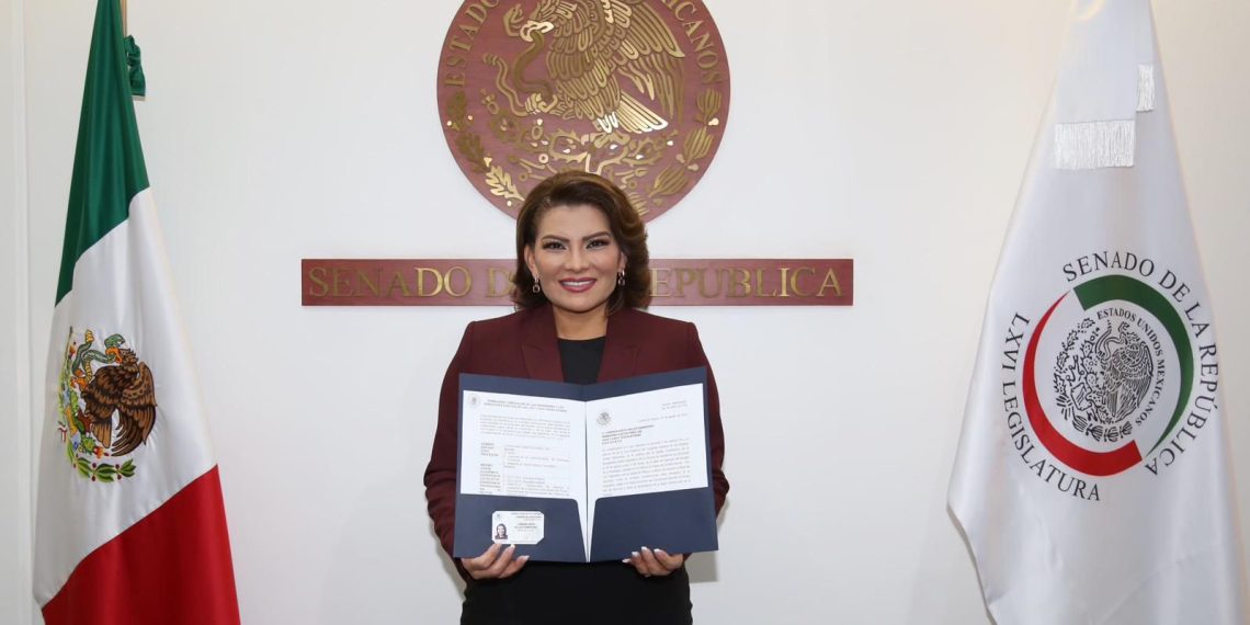 Se registra Lorenia Valles en el Senado República