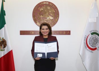 Se registra Lorenia Valles en el Senado República