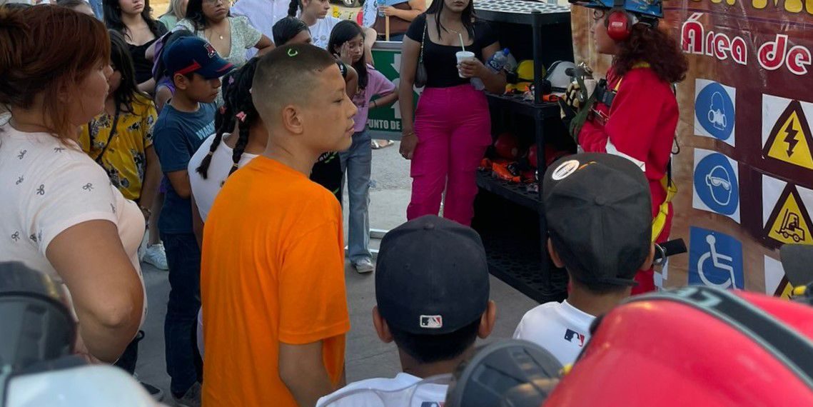 Se adentran familias al Pabellón Minero Infantil