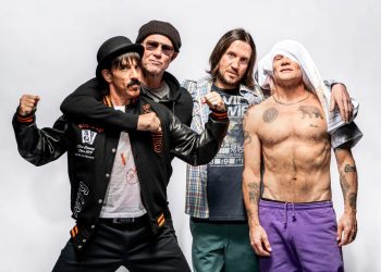 Billie Eilish y Red Hot Chili Peppers en clausura de JO