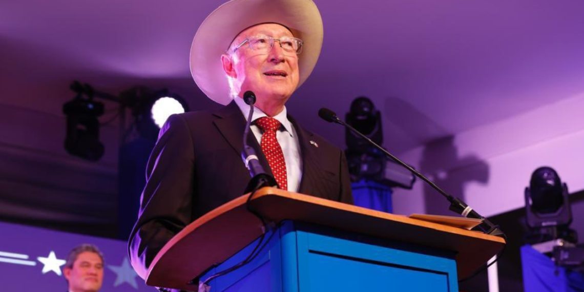 Ken Salazar: ‘Compartimos información con la FGR’ sobre arresto de ‘El Mayo’ y ‘El Chapito’