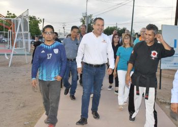 Entrega Toño Astiazarán remodelación de parque en la Sonacer