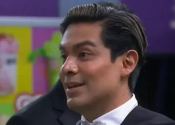 Usuarios piden sanción para Ricardo Peralta tras revelar que recibe información de “La Casa de los Famosos”