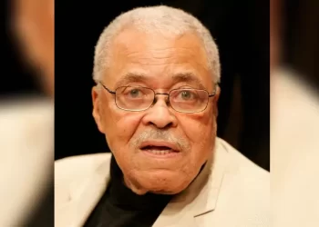 Fallece James Earl Jones, voz de Darth Vader y Mufasa