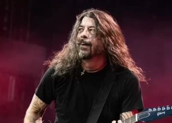 Dave Grohl, vocalista de Foo Fighters, revela que tuvo una hija fuera del matrimonio