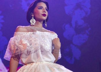 Ángela Aguilar es demandada por una excorista