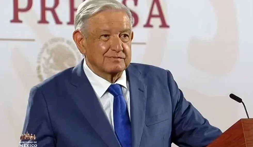 Frente a Sheinbaum, yo me quedo fresa, advierte AMLO a IP