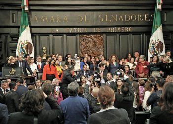 Después de larga sesión y cambio de sede aprueban reforma judicial en lo general