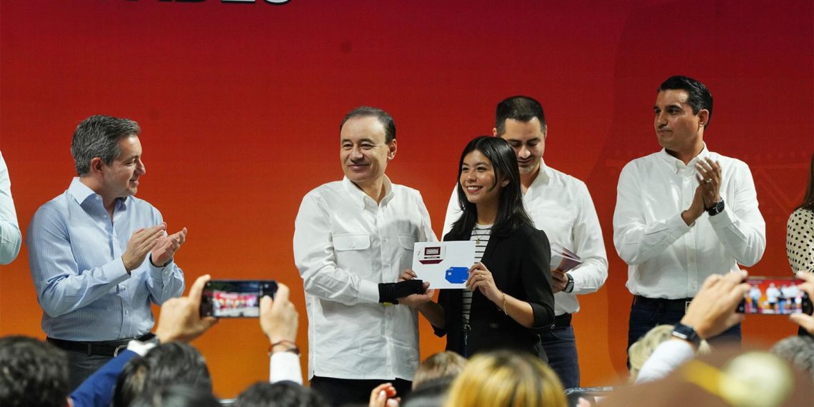 Jóvenes con becas e internet gratuito agradecen a Gobernador Durazo apoyo para continuar sus estudios