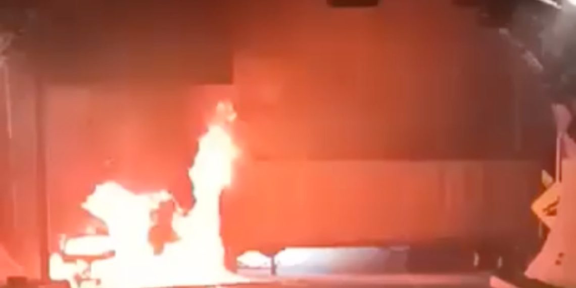 Gobierno cierra la Durango-Mazatlán; reportan balaceras y vehículos incendiados