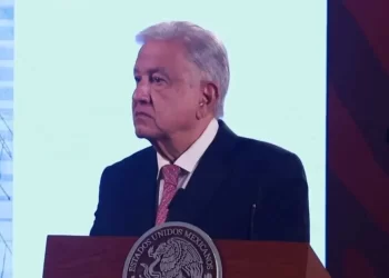 Tengan decoro, no se sigan hundiendo, dice AMLO a Ministros