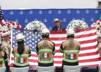 Democracia tiembla en el mundo: Ken Salazar