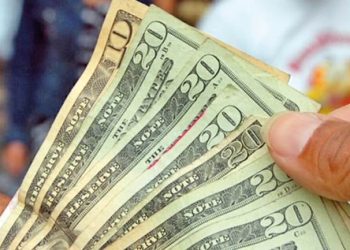 Repunta peso desde uno de sus peores niveles en casi 2 años