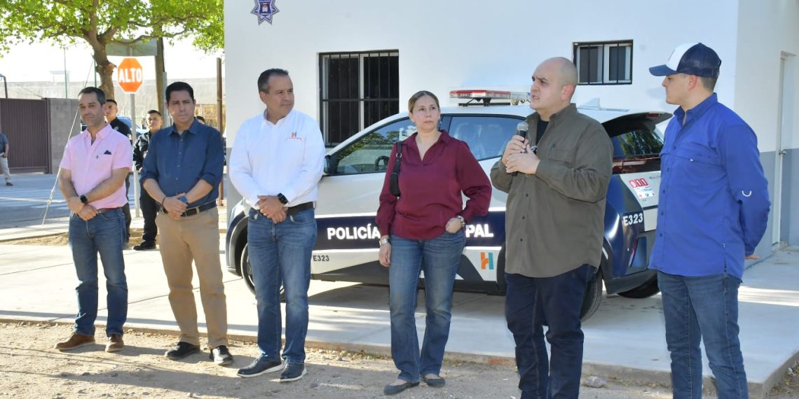 Entrega Toño Astiazarán patrulla a Centro de Respuesta Inmediata del fraccionamiento STAUS