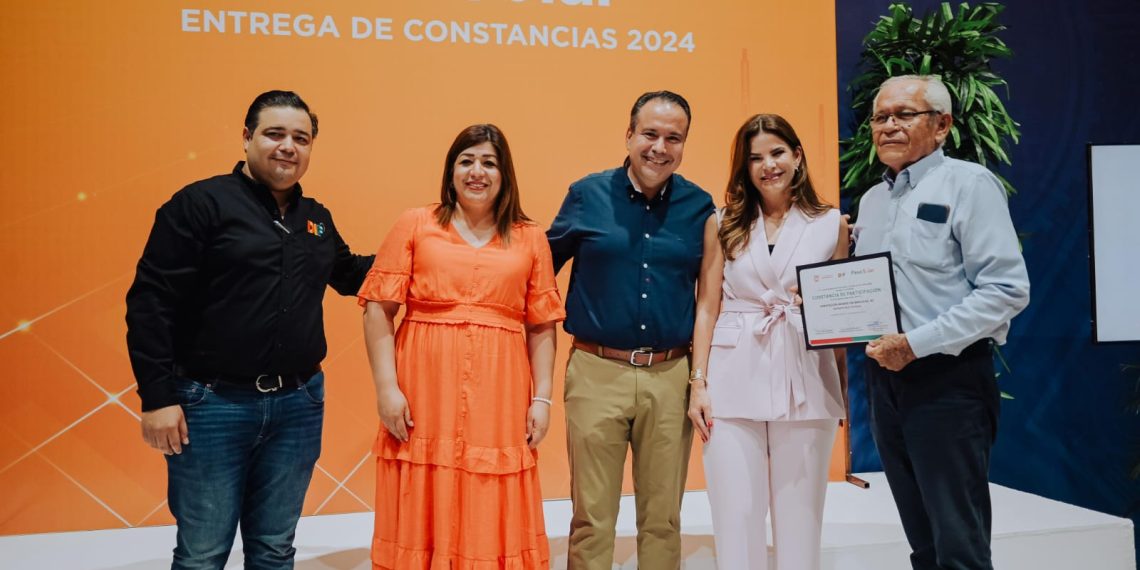 Entregan Patty Ruibal y Toño Astiazarán apoyo en paneles solares y eficiencia energética a 22 organizaciones de ayuda social